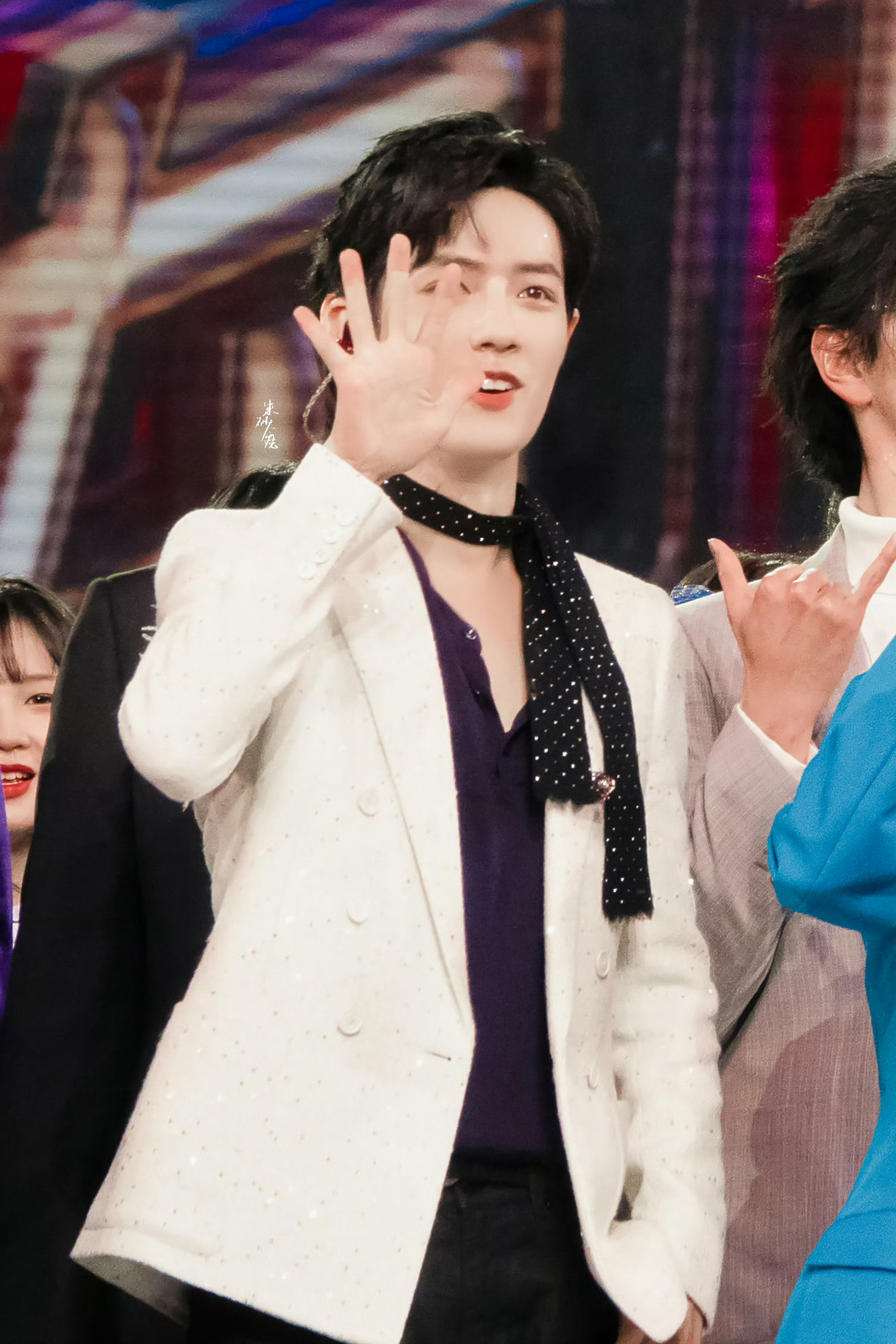 ——ʚ₁₀₀₅ɞ—— 肖战 191231 东方卫视跨年盛典 是闪闪发光不需要形容