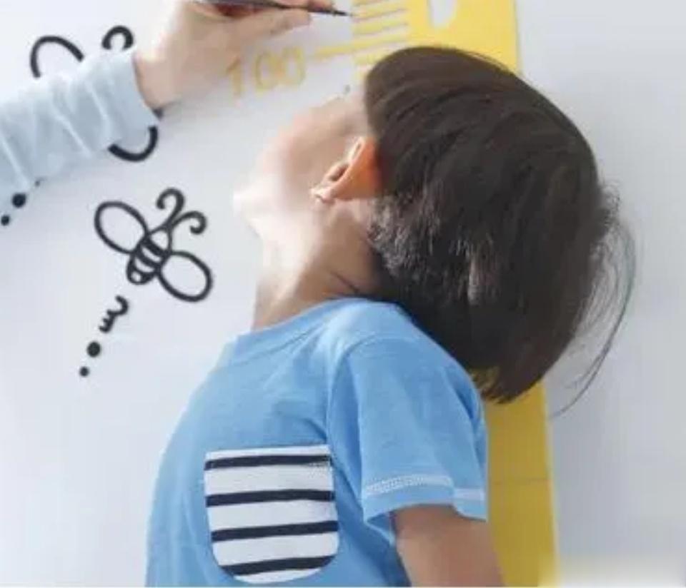 5个坏习惯，影响孩子长高，家长要注意  1、睡眠不足生长J素主要在深度睡眠阶段释