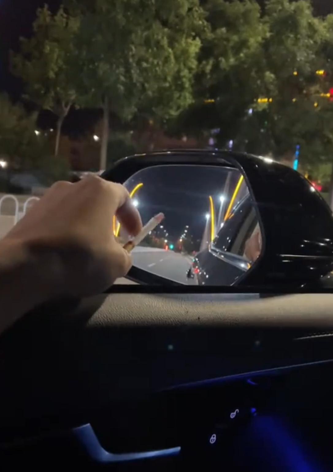 身边的人都觉得，我年入30万，在省会城市有房有车，活得风生水起，是人人羡慕的成功