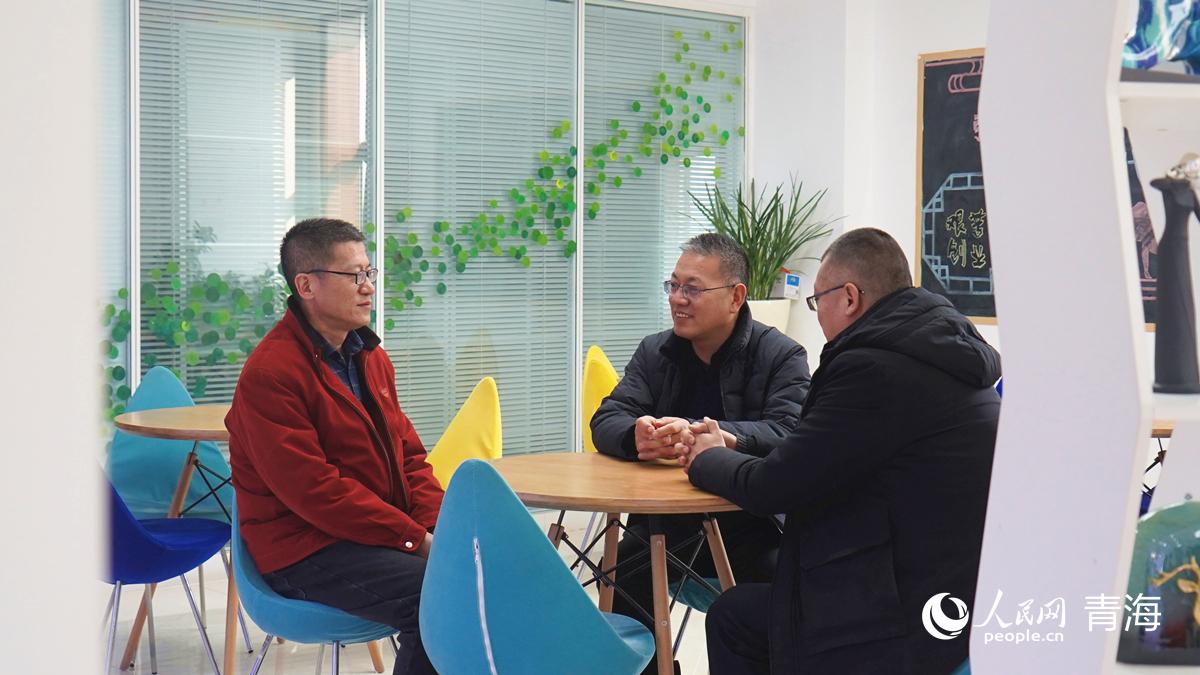 没有办公室，怎么开公司？西宁城西：共享工位解难题