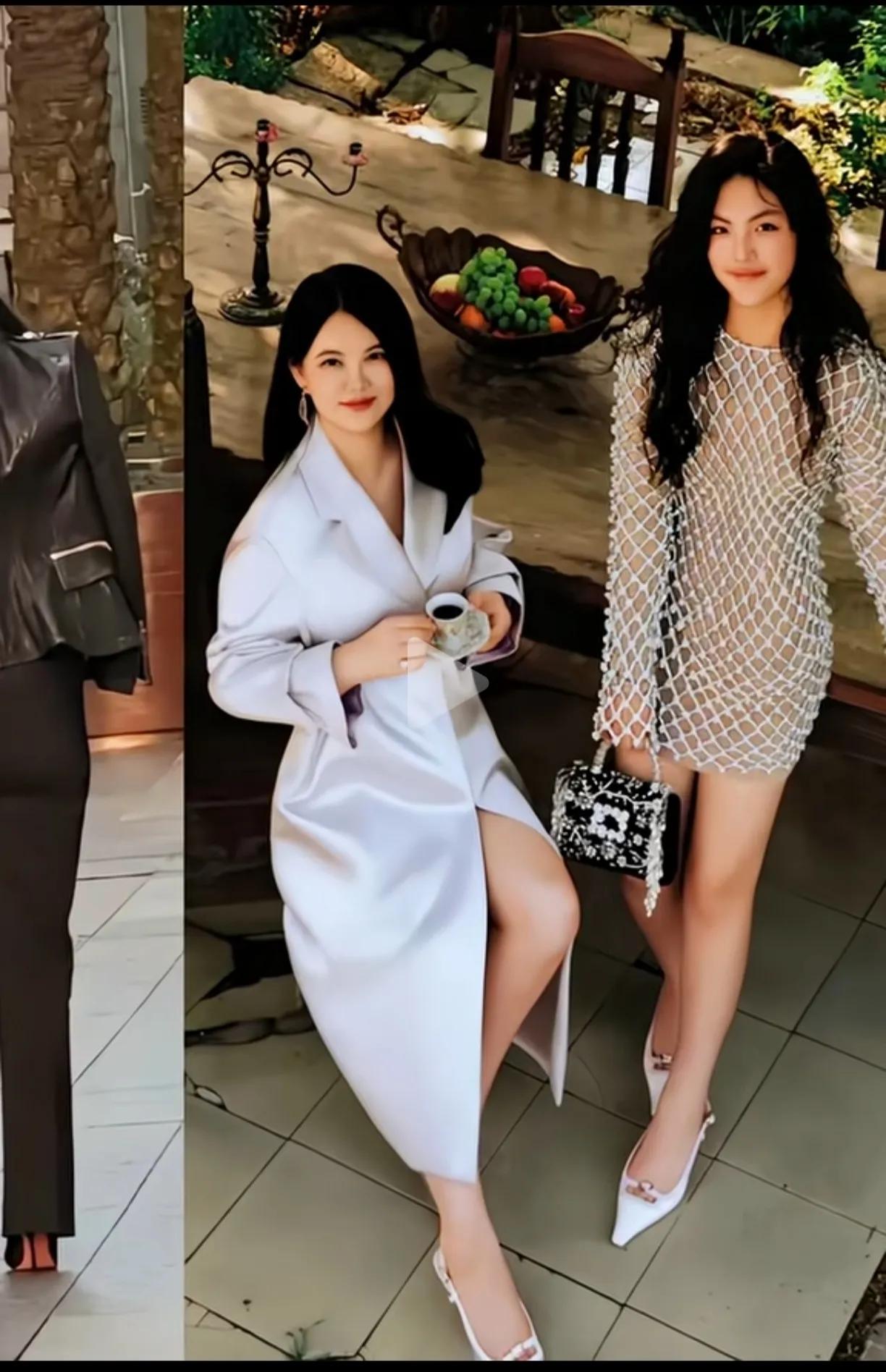 李湘瘦下来好看了太多，也更年轻漂亮。
跟她女儿王诗龄同框像姐妹。
