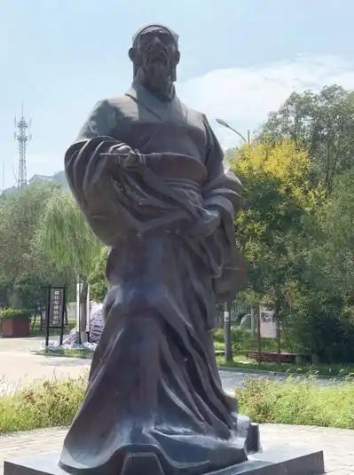 元代有个叫张养浩的人，当监察御史的时候，写了一道奏折批评朝政。元武宗大怒，把他罢