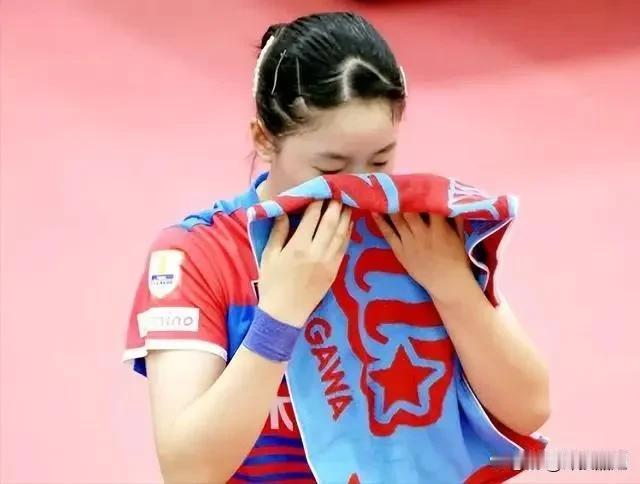 15岁的张本美和暂别日本国家队原因：
1.国际大赛连续输给孙颖莎和陈梦后遭到日本