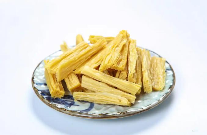 冷知识：腐竹并不是用豆腐做成的，而是豆浆煮沸后表面凝结的油皮晾干的？

先说说我