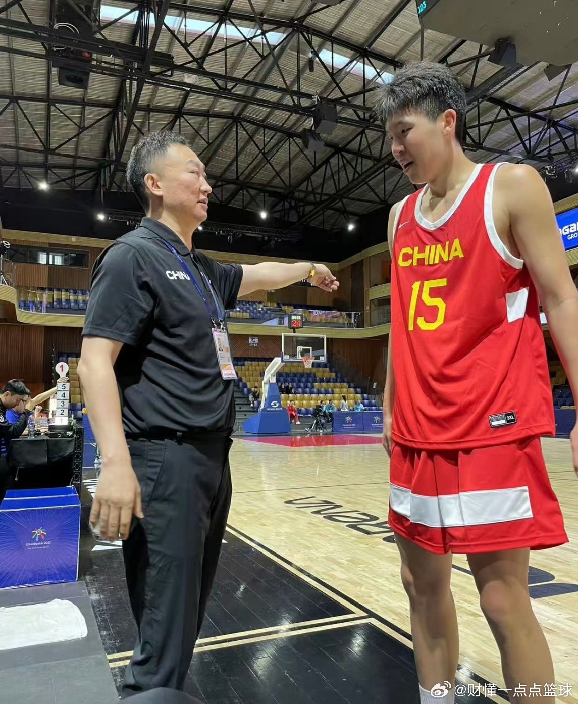 杨瀚森和约基奇、亚历山大同登FIBA官方海报FIBA世预赛官宣宣传海报，中国小将