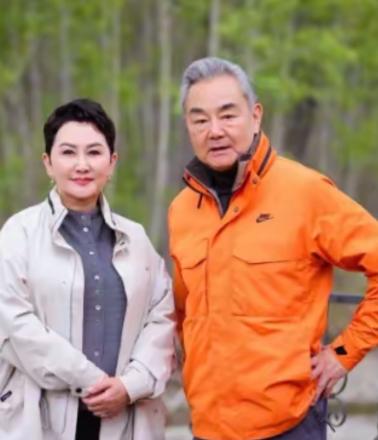 全网刷屏！“梅雪傲冬”合照火遍全球，蒙古国网友集体赞叹：东方外长气质太绝了

麻