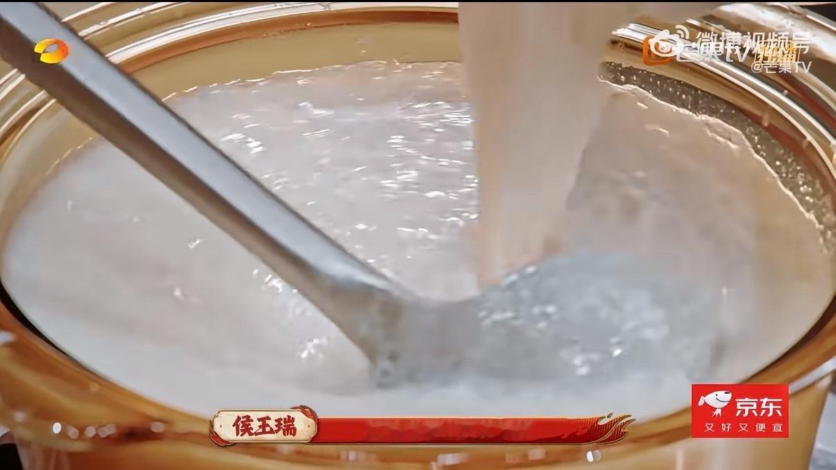 上得国宴下至家常的鸡豆花 原来川菜里还有这么清淡的菜品，真是让人意想不到啊！是我