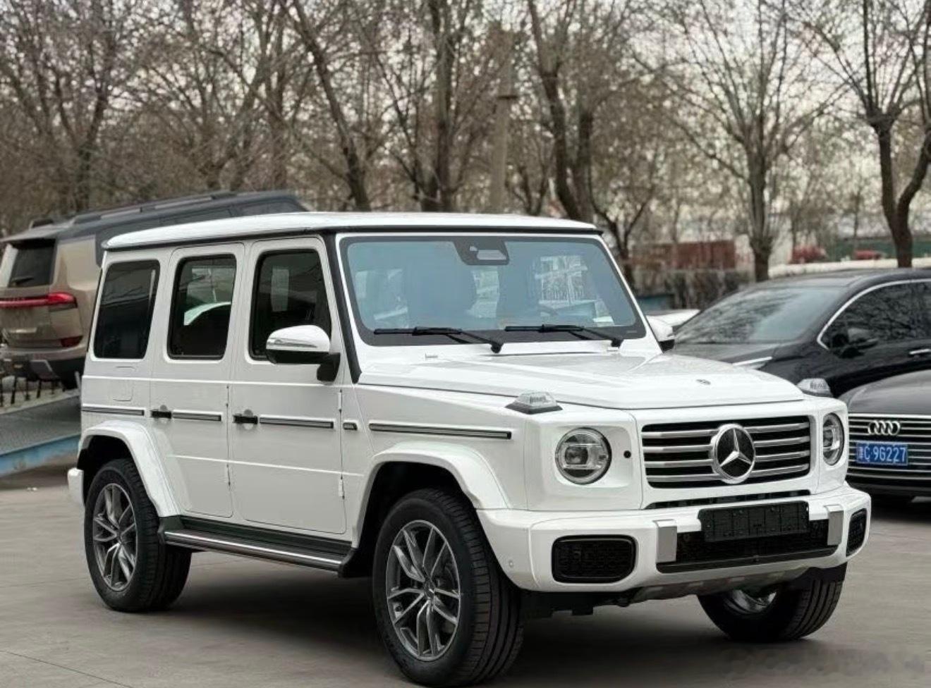 26款韩版G450d   平行进口   白红 149万   白米，白黑，白咖 1