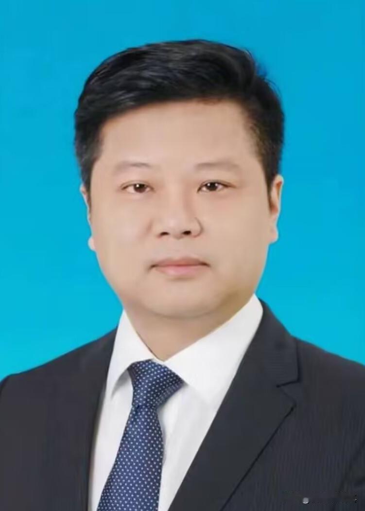 这才是，今年的大瓜。又有官员登上热搜了，
​58岁的正厅级干部，算起“退休账”来