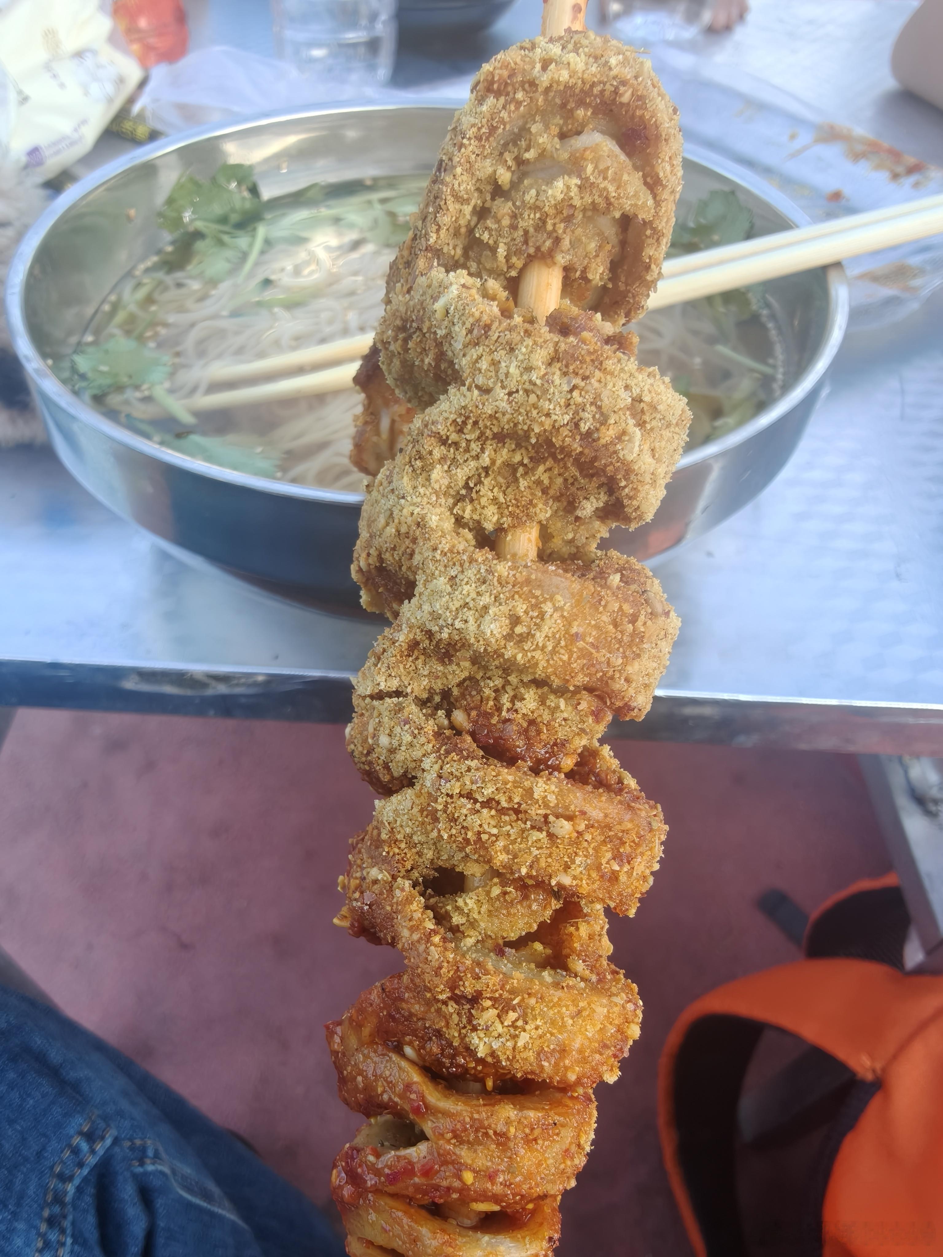 这根巨大的面筋能吃半饱，我嘞个豆
