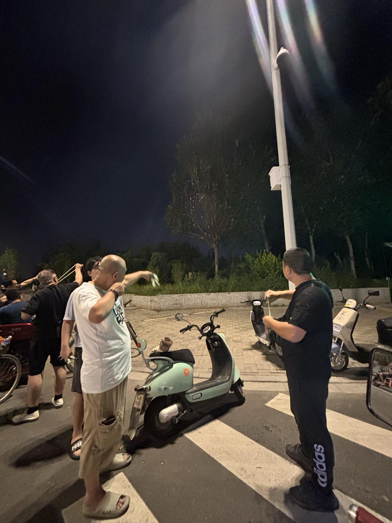 一碗热汤里的和解

我和婆婆真正和解，是在一个飘着雪的冬夜。

那天我发烧到39