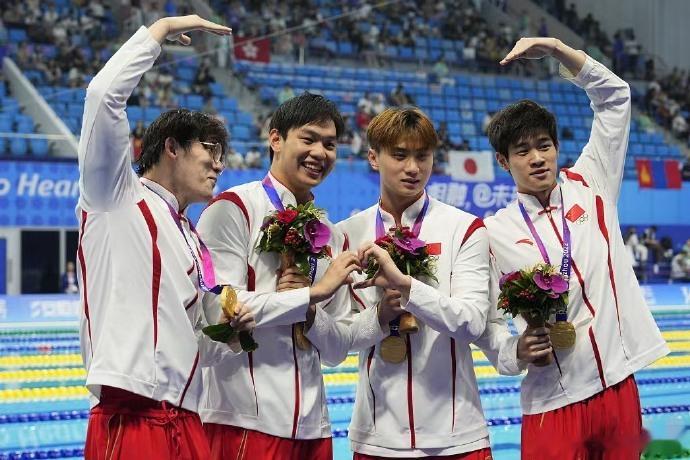 #游泳队18宫格卷起来了#游泳队昨日收官，大家18宫格卷起来了啊！ ​​​