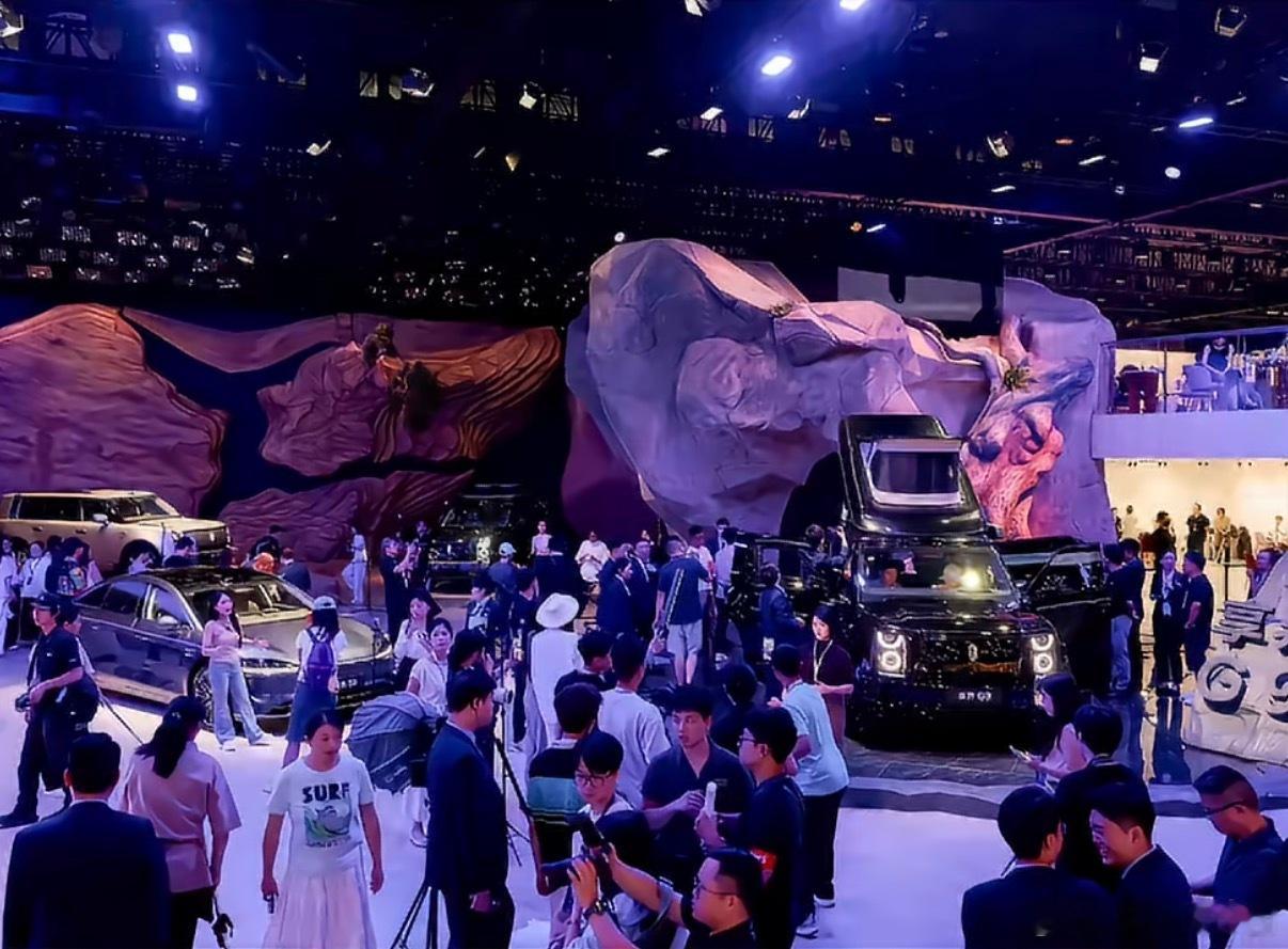 享界全系四车型亮相成都车展 享界G9市场反馈肉眼可见，上市一小时大定直接破310