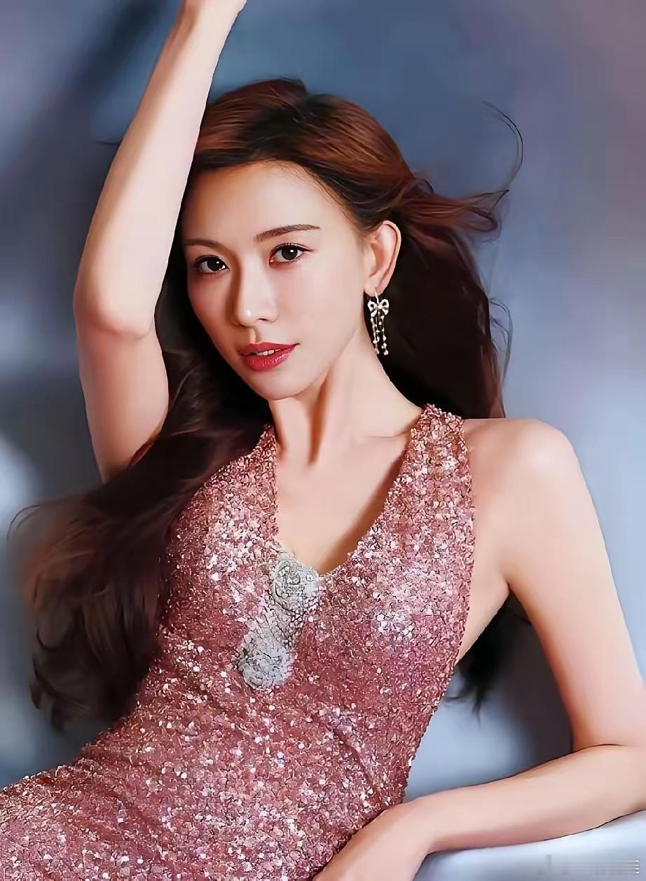 我问朋友，为什么林志玲被封鲨了，居然没有一个人替她说话啊？朋友白了我一眼说，你以