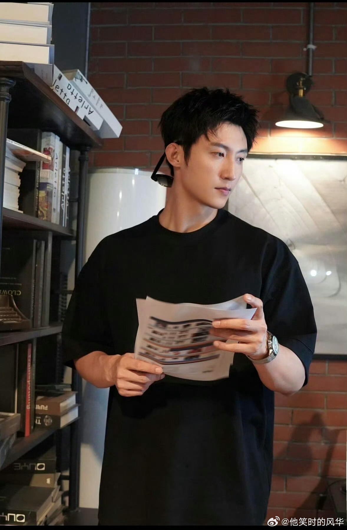 黄景瑜吃货小连招 别人吃饭直给，他先来段“前摇”！润喉糖喂不准太可爱，饼干先品鉴