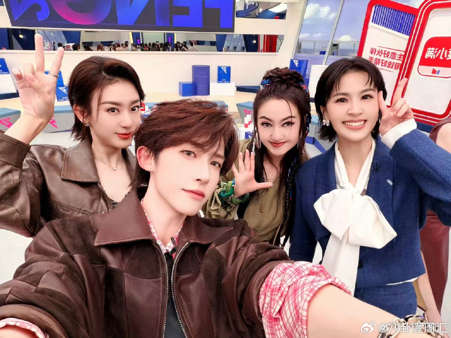 刘宇晒浪姐合照刘宇晒浪姐合照，是谁和这么多姐姐合照了刘宇是谁和这么多姐姐合照了乘