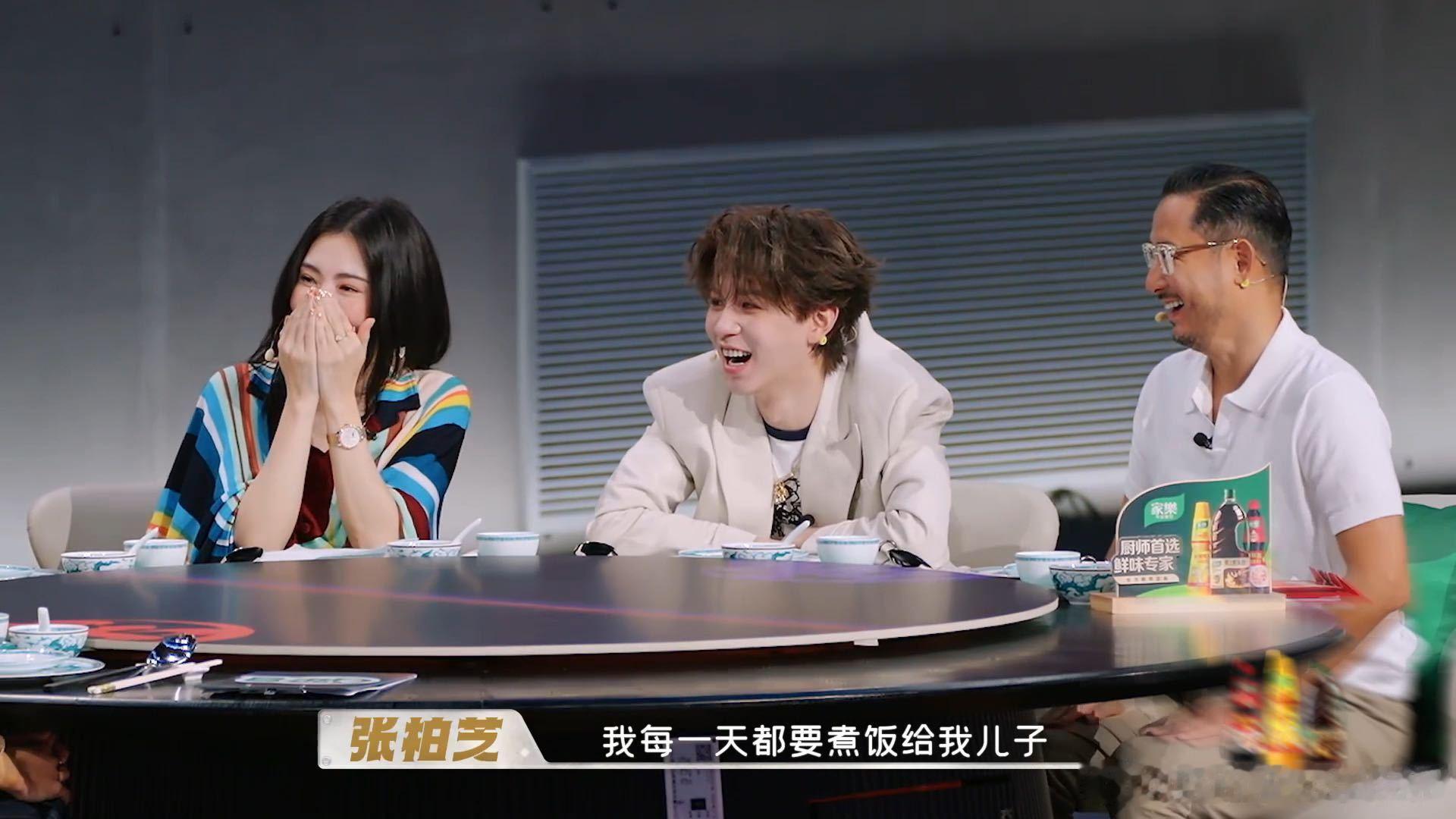 张柏芝每天都给儿子做饭张柏芝回应岳云鹏叫她妈妈天才厨人 听到张柏芝擅长做饭后，在