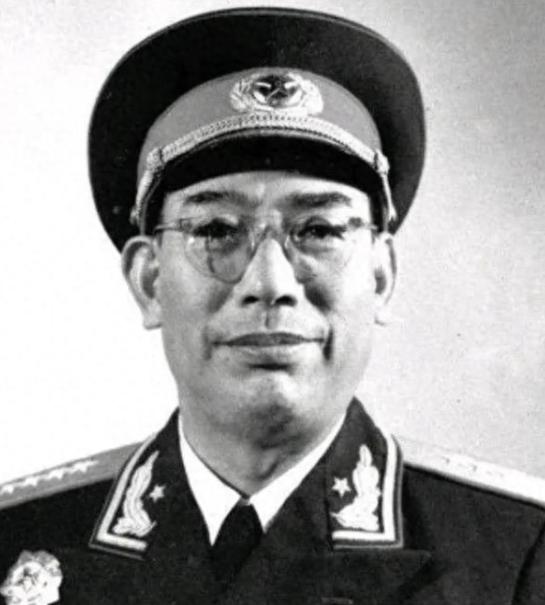 1962年，哈尔滨军事工程学院政工处主任找到开国大将许光达的儿子许延滨，因品学兼