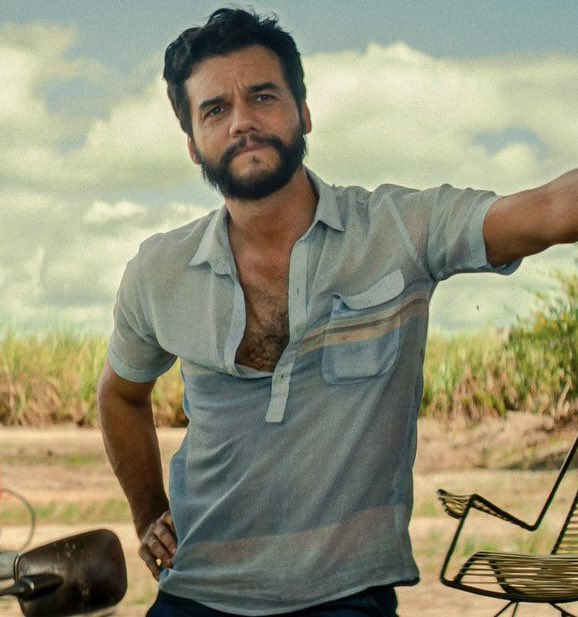 由《曼蒂》导演帕诺斯·科斯马图斯执导的惊悚片《众神血肉》传来新进展。凭借《密探》