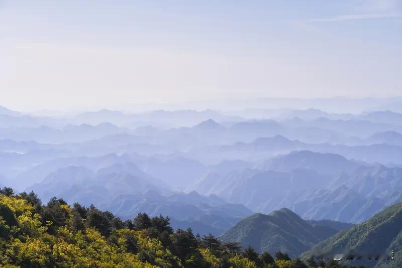 看到“有缘千里来相会”这个上联，感觉特别有韵味。我也来凑个热闹对个下联。之前看到