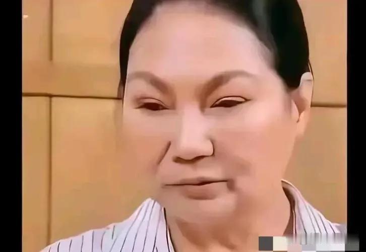 小S担忧S妈健康状况

近日，小S在接受采访时透露，她非常担忧母亲S妈的健康和精