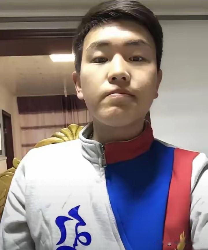 一句“30万同胞活该”四年未了，公众要的从来不是网暴，而是一个明确说法。
 
提