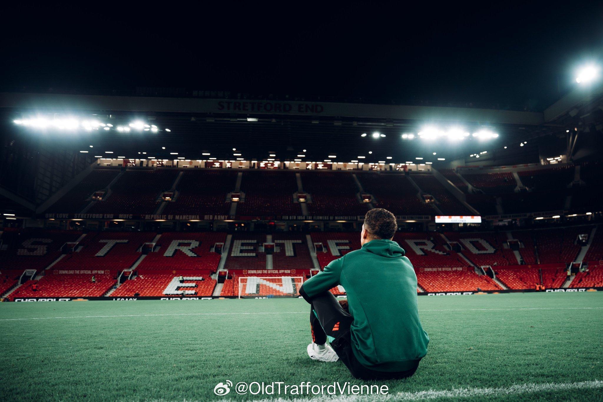 瓦拉内生日快乐学霸之前告别曼联时 深情的一批 