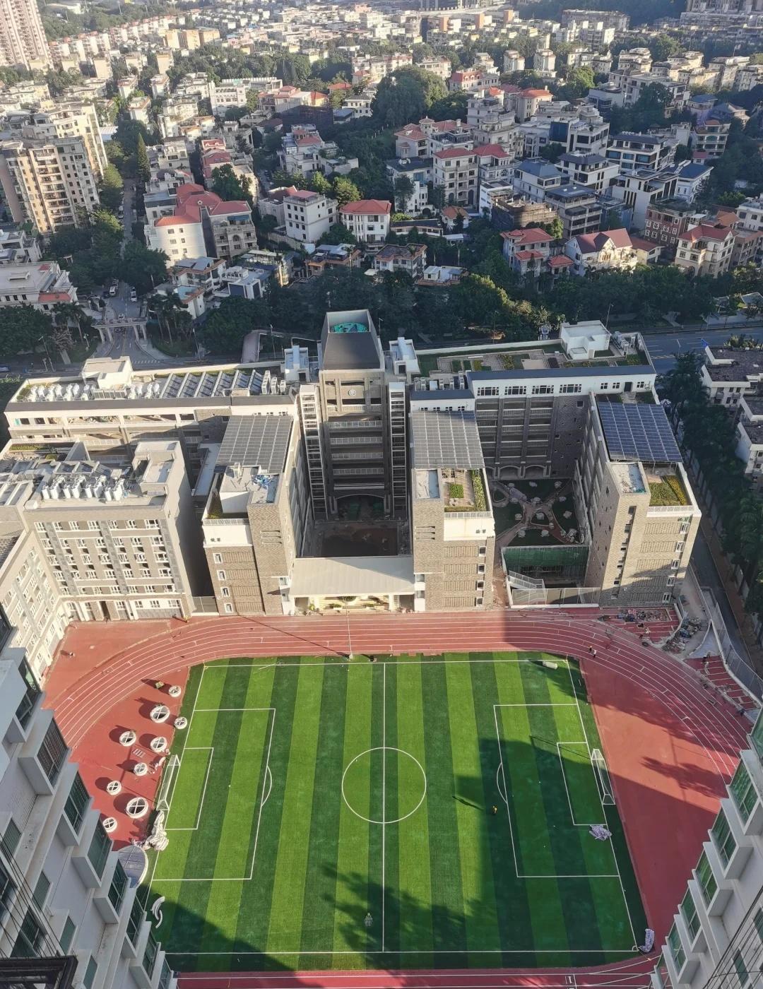 翠园中学新校区11月8
总体看进展不大，11月够呛能竣工。
图2/3是运动场的下