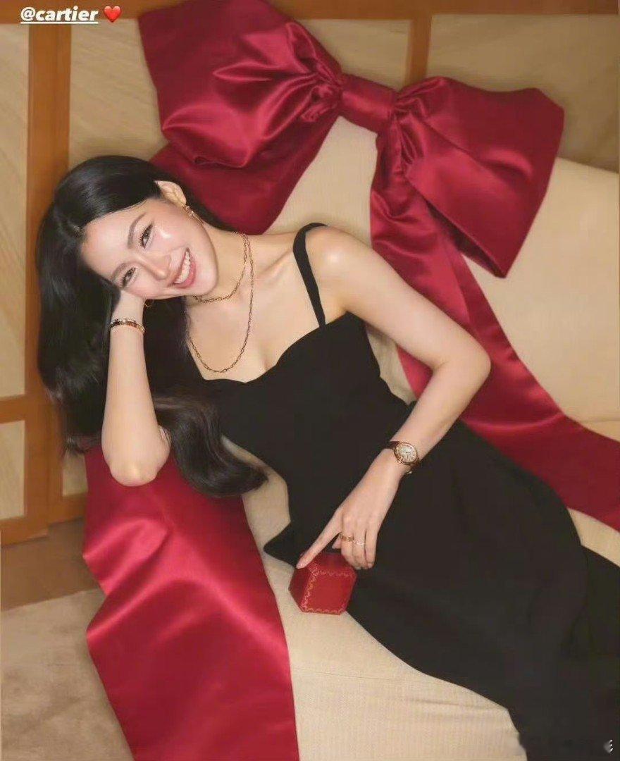 邝玲玲PP大片邝玲玲PP豪门姐弟 邝玲玲PP新宣传大片，豪门姐弟既视感，好看！ 