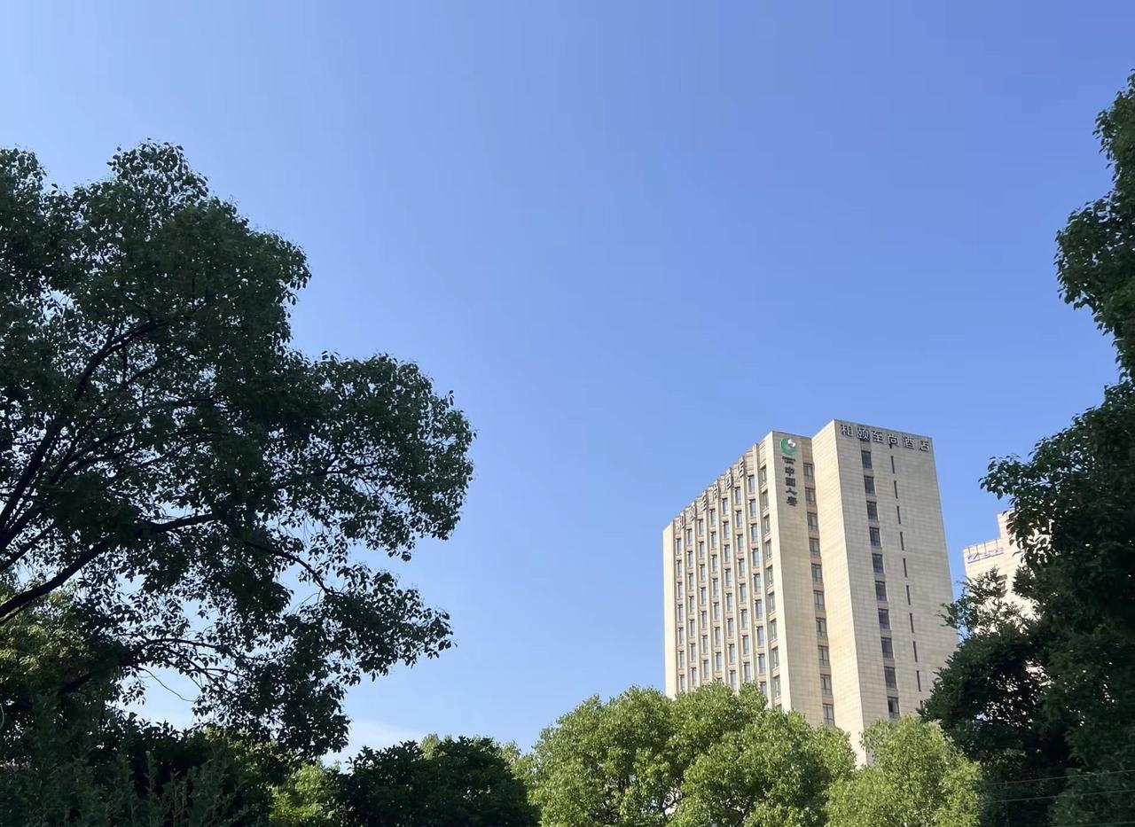 上海终于出太阳了！入梅通知是6月18日，但比这早的时间就开始阴雨连绵，湿度爆表。