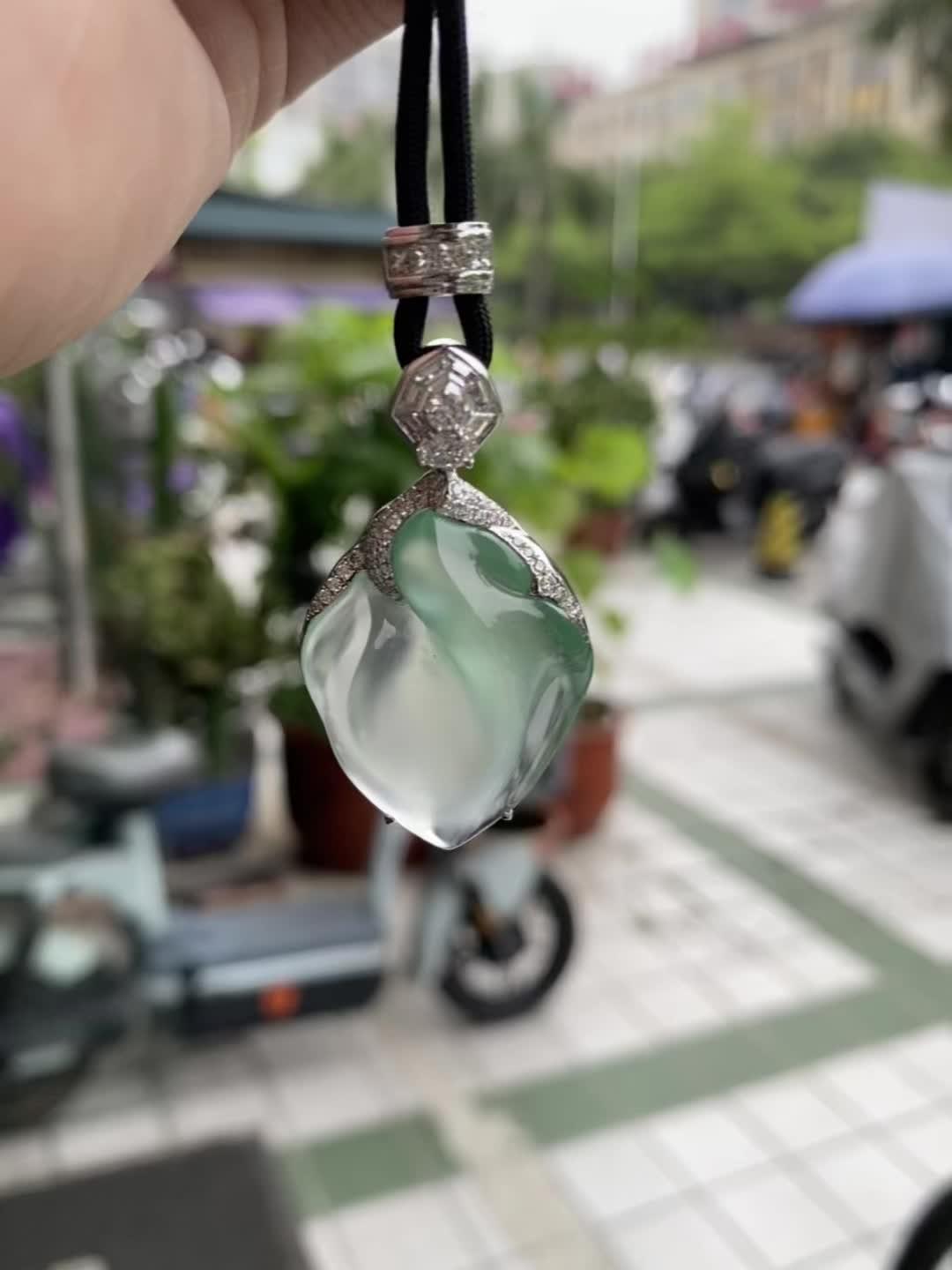 青山依旧在，几度夕阳红