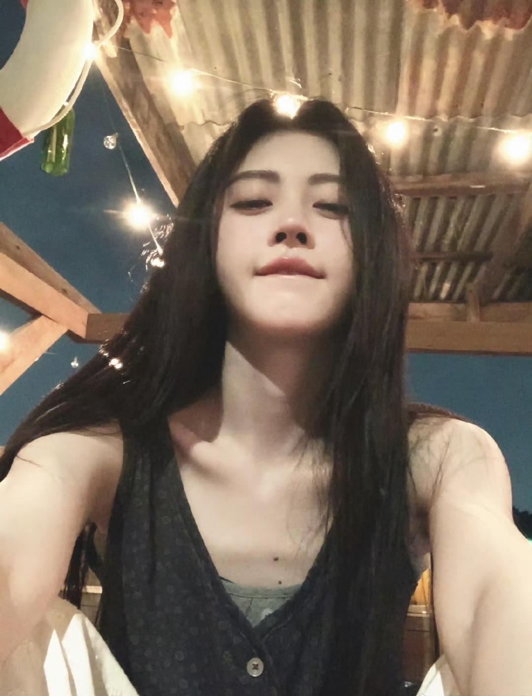 鞠婧祎 jjy鞠婧祎杂志开售 jjy鞠婧祎站在那里不是为了被看见 jjyelle