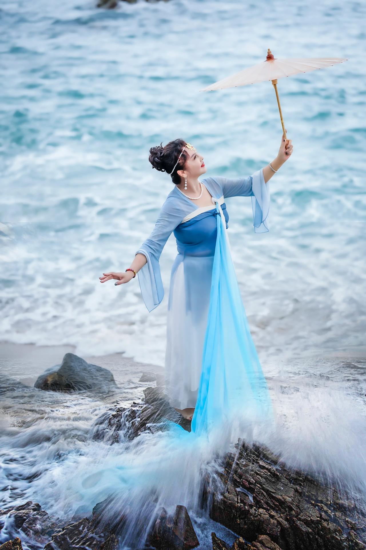 海的女儿
#美人鱼主题照# #超美艺术写真# 
#深海少女写真##北海人鱼姬写真