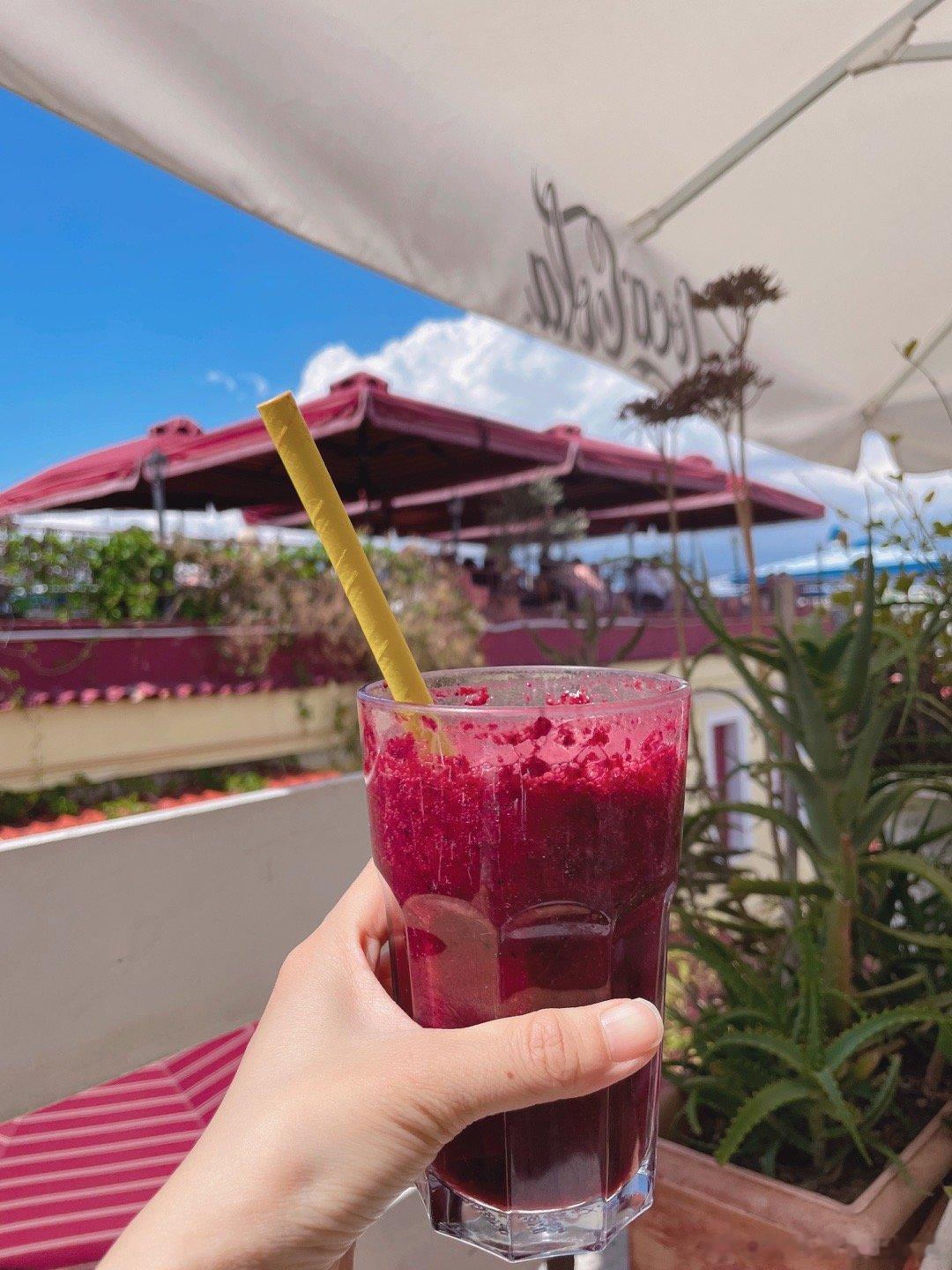 在希腊有一种特别火的水果aronia（野樱莓）也叫chokeberry，很多果汁