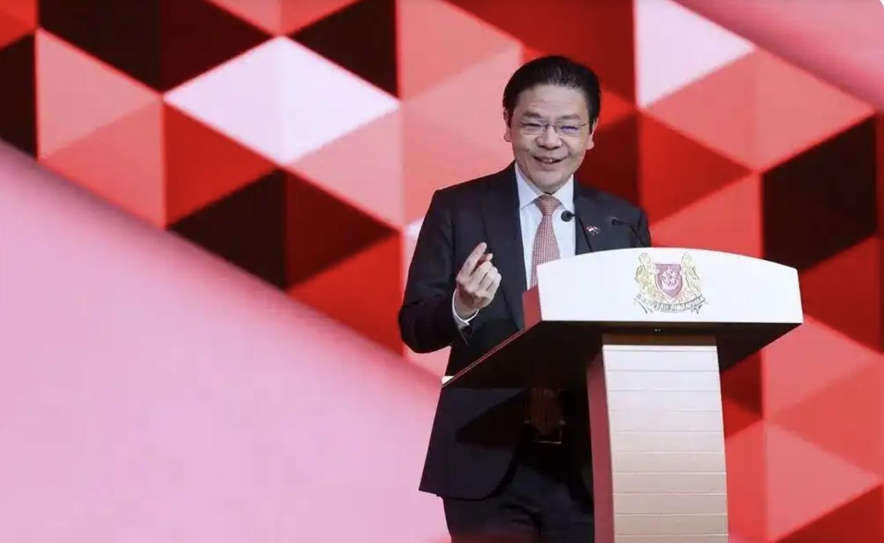 一边亲笔贺寿交好中国，一边劝中方放下对日历史，新加坡这波平衡术玩得太直白

中共