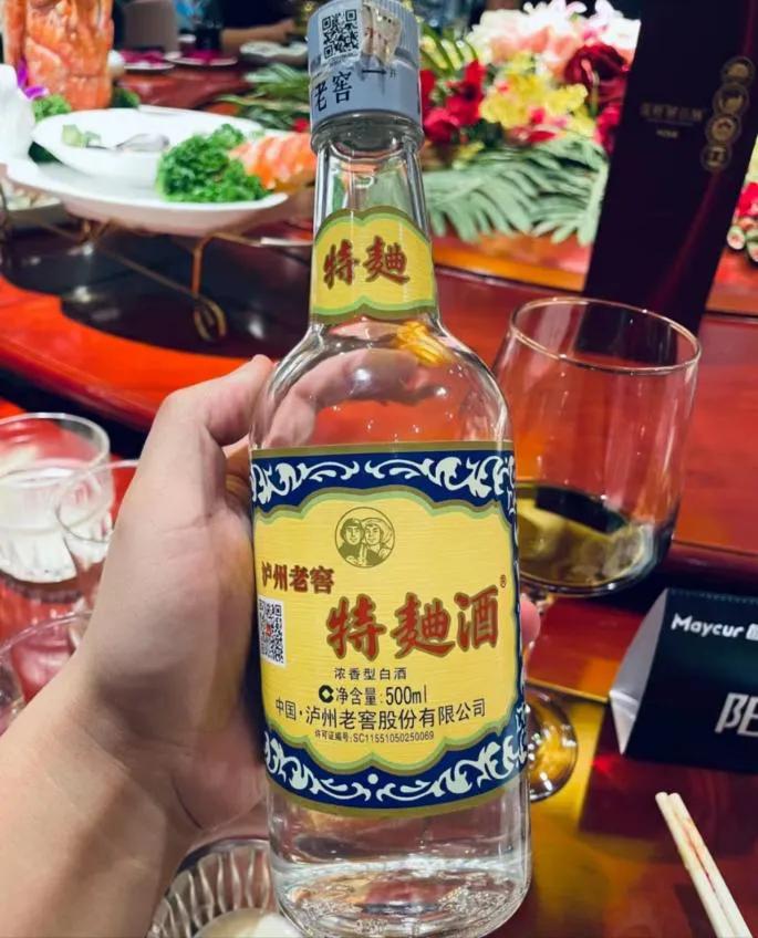 一个女婿半个儿！女儿远嫁四川泸州，带老伴去参加外甥的满月酒，随了8888元红包，