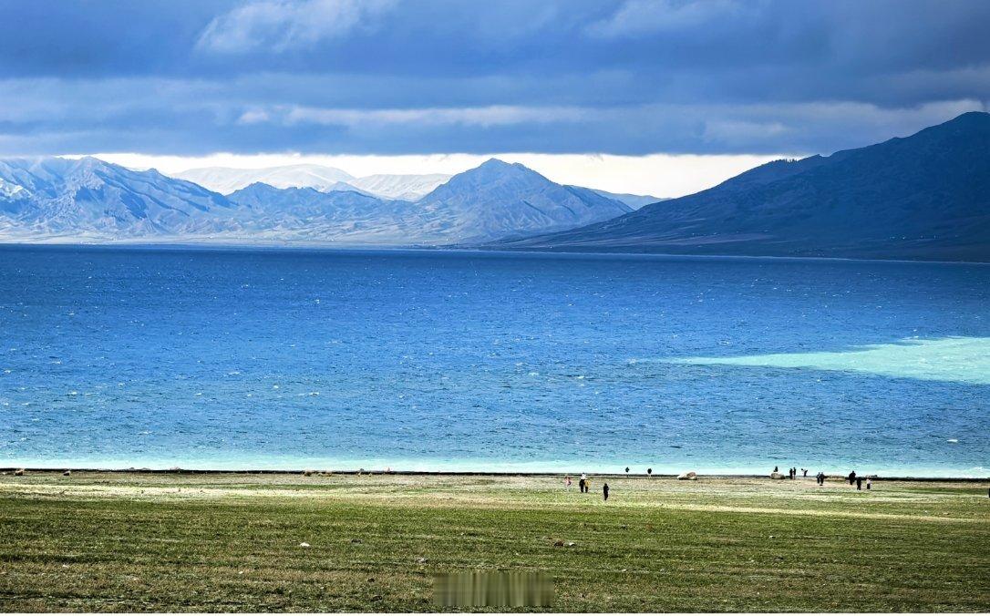 景区回应SUV在赛里木湖漂移请文明旅游，赛里木湖这么美的景色被这种行为破坏真的无