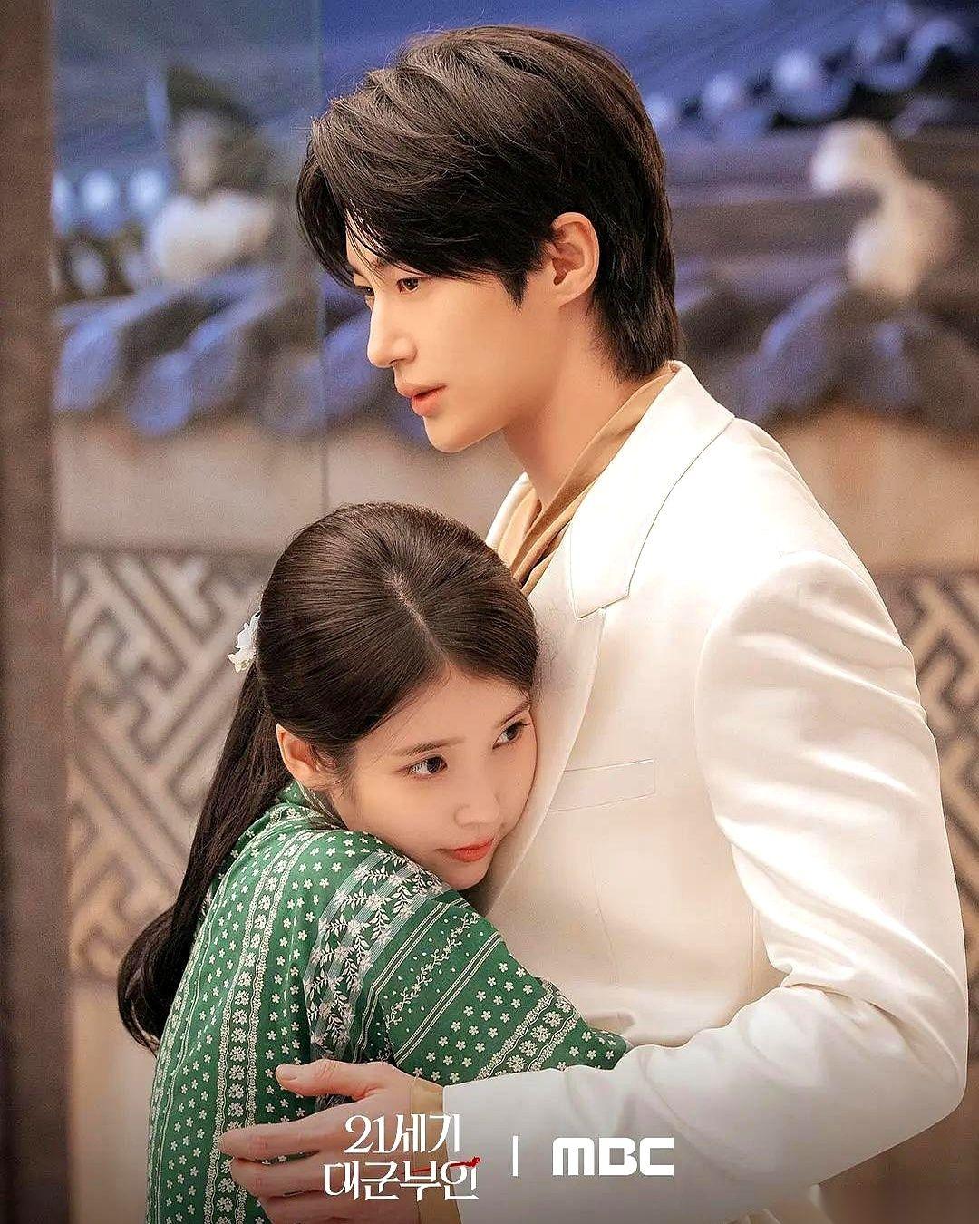 有部韩剧的设定，是真敢写。
一个财阀的私生女，家里有钱，但身份上不了台面，谁都能