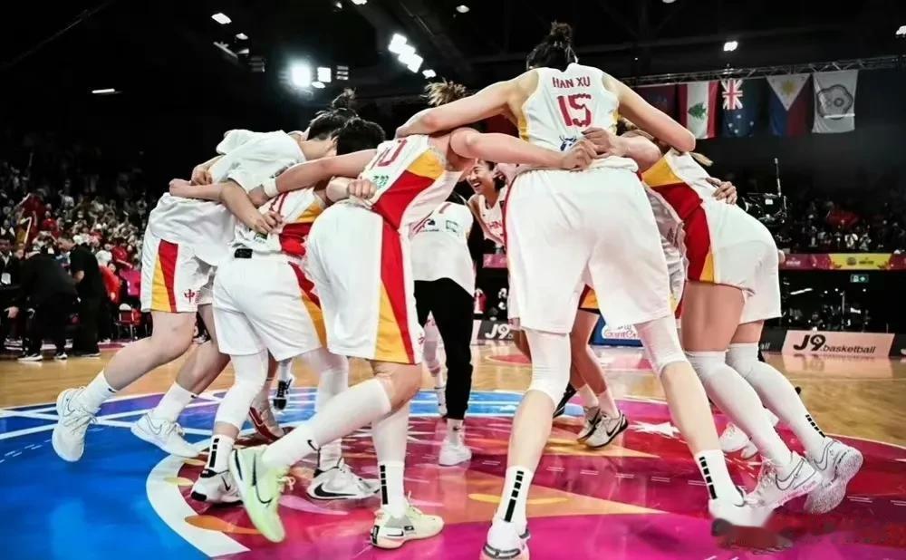 这支冠军女篮至少还能统治亚洲女篮8年！！

1、杨力维 28岁
2、杨舒予21岁