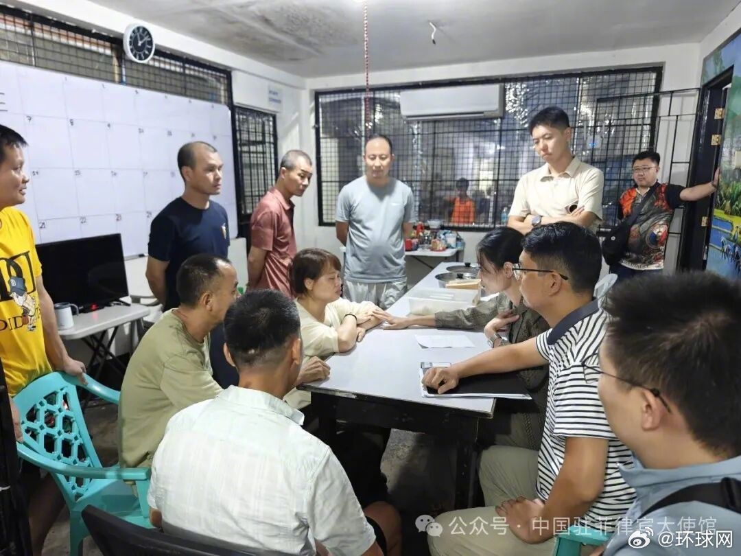 【64名#被菲方羁押的中国公民获释#】5月28日晚，64名被菲方羁押的中国公民获