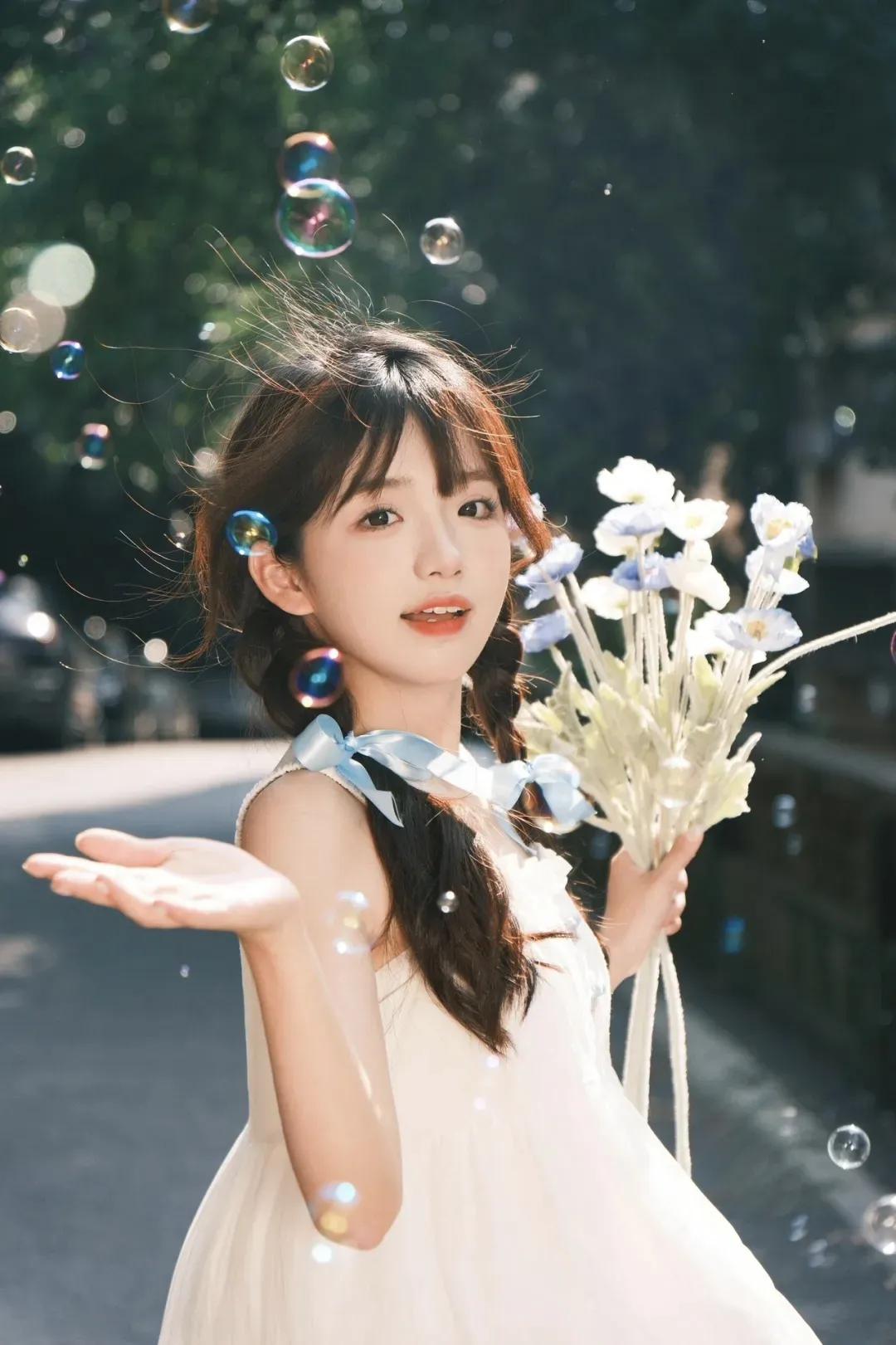 你喜欢哪一种气质的美人? 花一样的时代