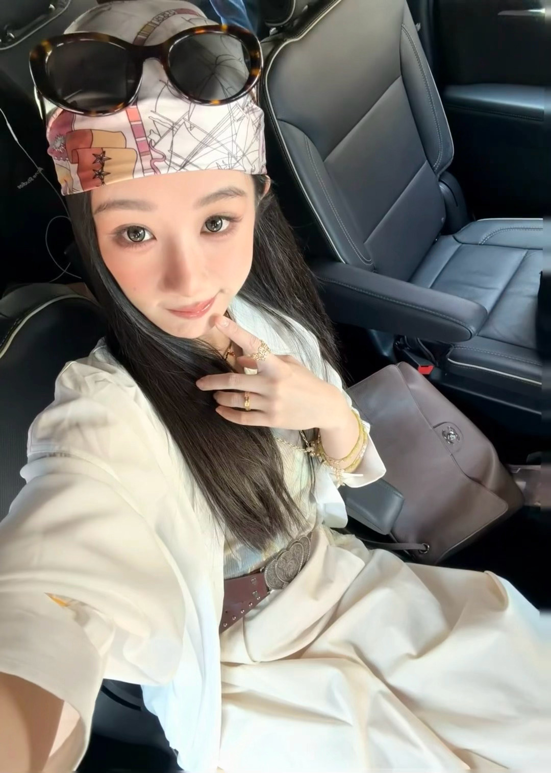 所有人来感受这个辣妹紫！！！杨紫嬉皮士女郎