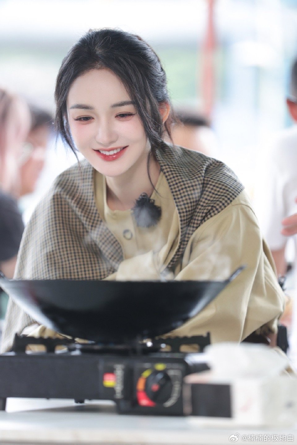 靳梦佳独特的解压方式 靳梦佳在《这里很好吃》分享：解压靠刷碗！《中餐厅》意外ge