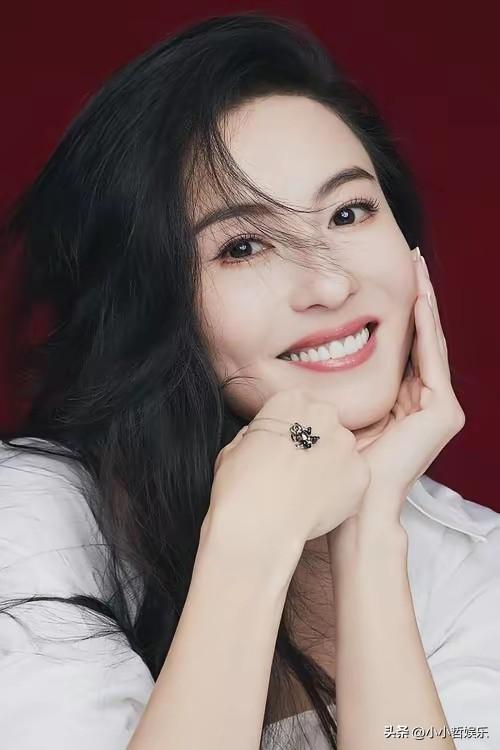 当年谢霆锋和张柏芝离婚，闹得满城风雨，大家都骂他无情。
 
可如今他和王菲低调相