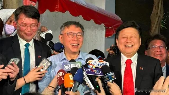 傅昆萁要适度自重！柯文哲参与国民党、民众党两党团三长聚会，个个喝得脸红脖子粗。柯