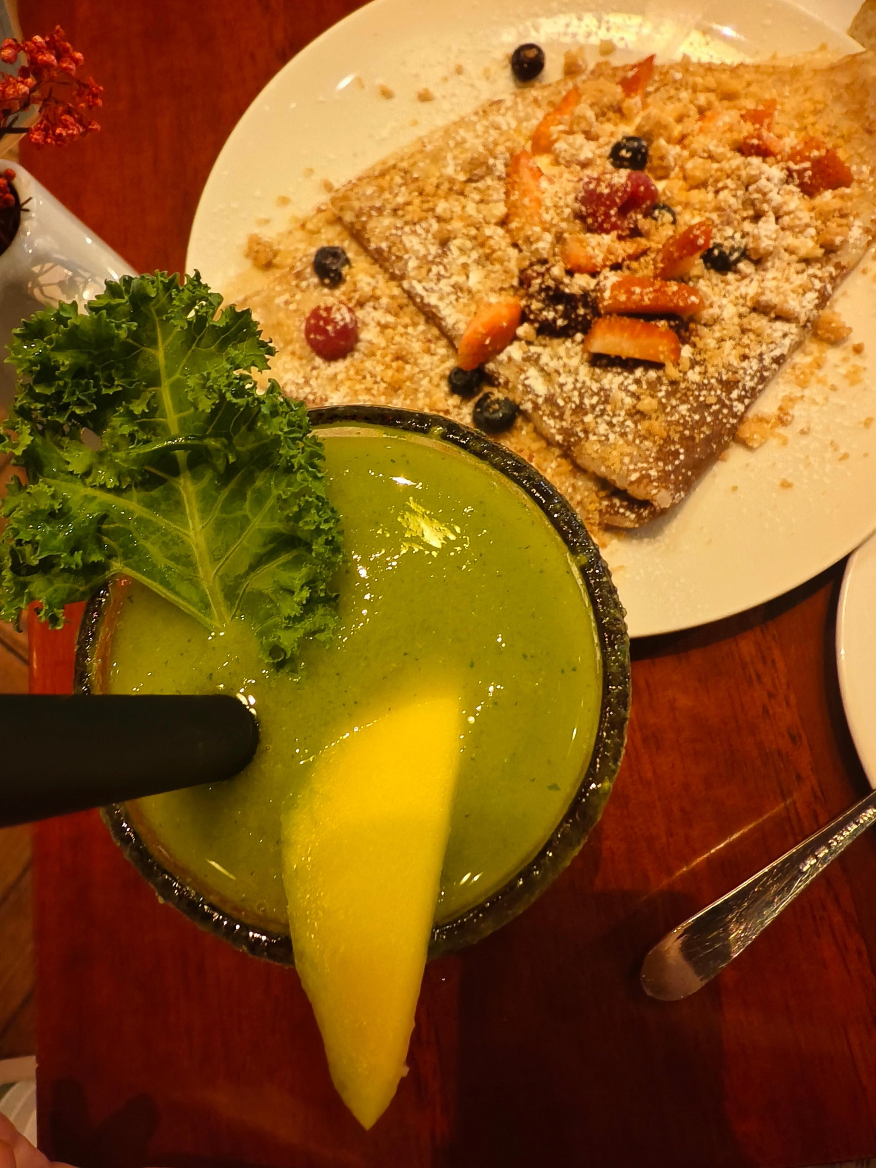 在迪拜Mall吃了顿好吃的饭！比在马来西亚吃的当地饭好吃太多多多多了！！今天小卷