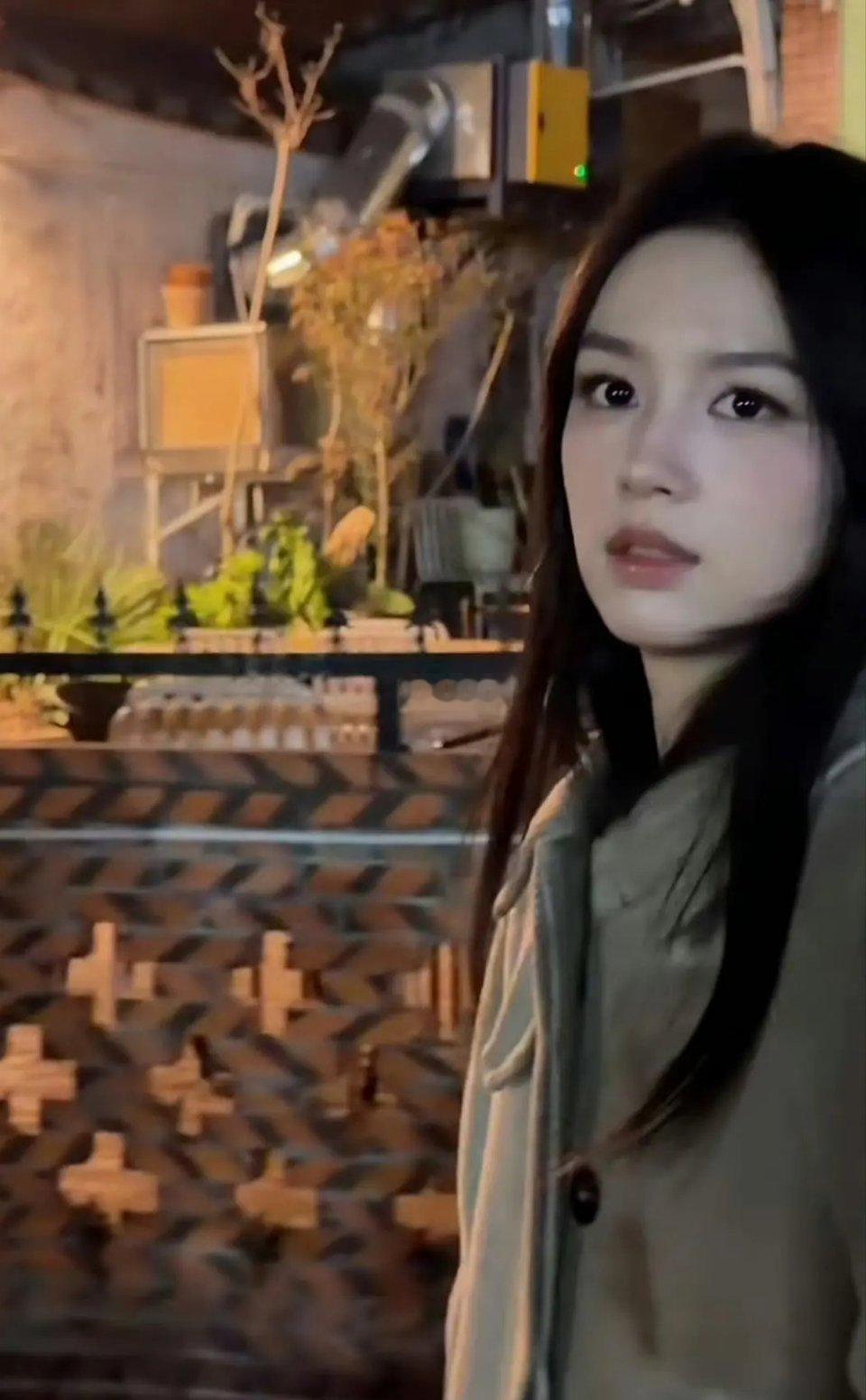 周也真的好美啊，很平淡的美啊 