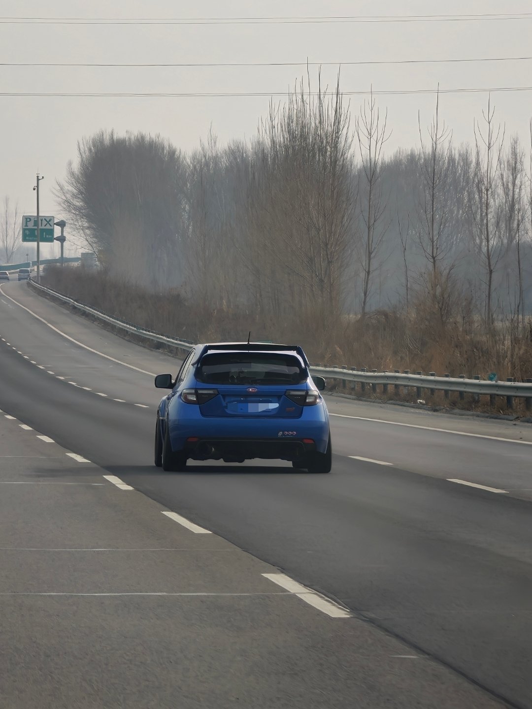 哦豁，外八字的斯巴鲁，这车不多见啊 