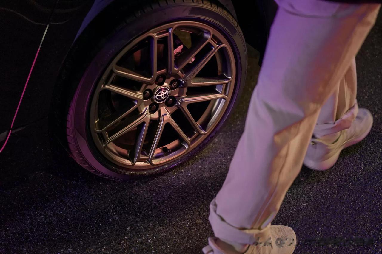 丰田在北美发布卡罗拉Nightshade Edition（夜影版），具有独特的铜