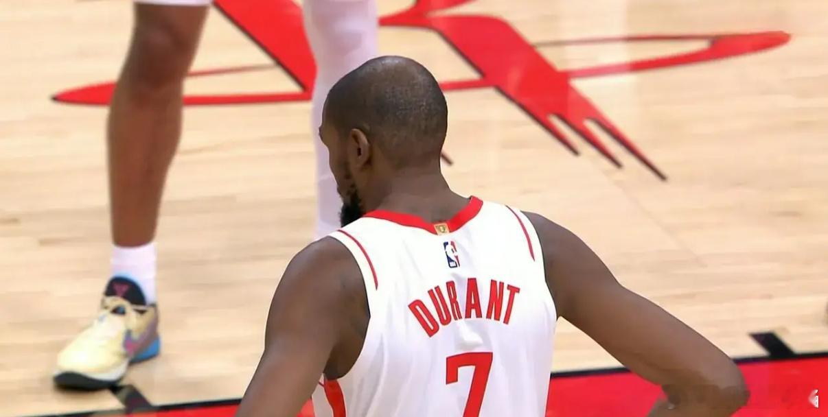 杜兰特挽救火箭今天上午，观看火箭队和太阳队的比赛，杜兰特以一己之力挽救火箭队。当